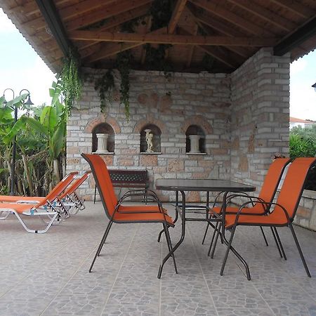 Villa Maria Chrani Buitenkant foto