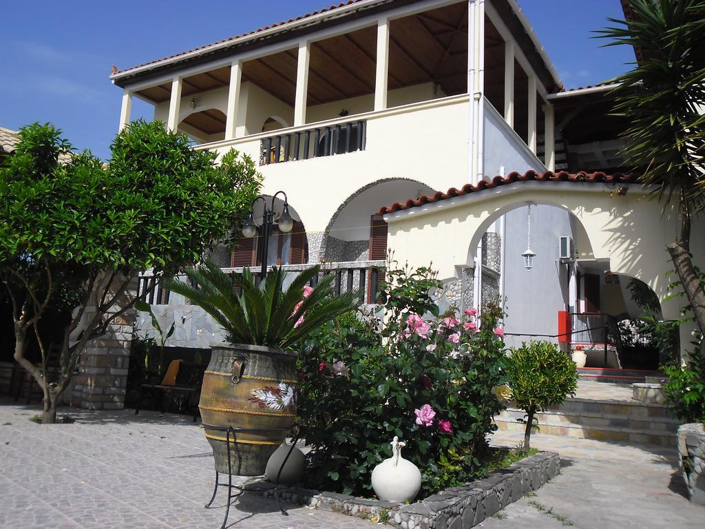Villa Maria Chrani Buitenkant foto
