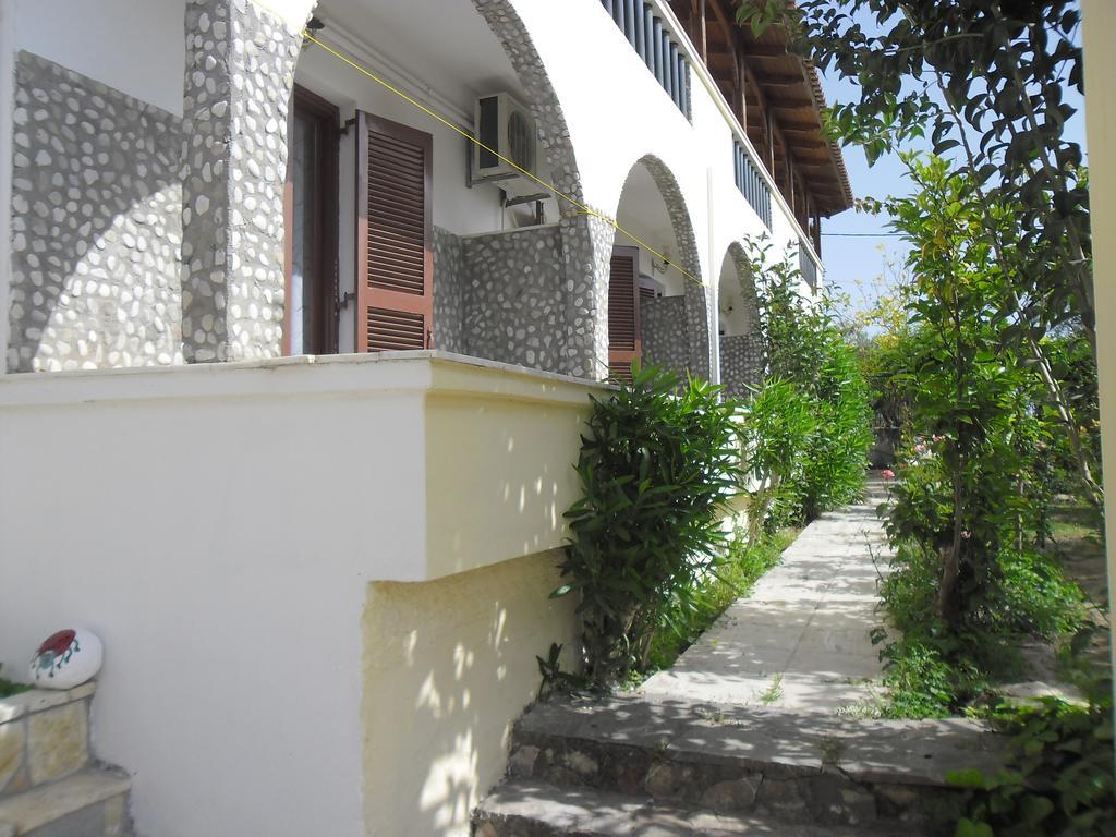 Villa Maria Chrani Buitenkant foto